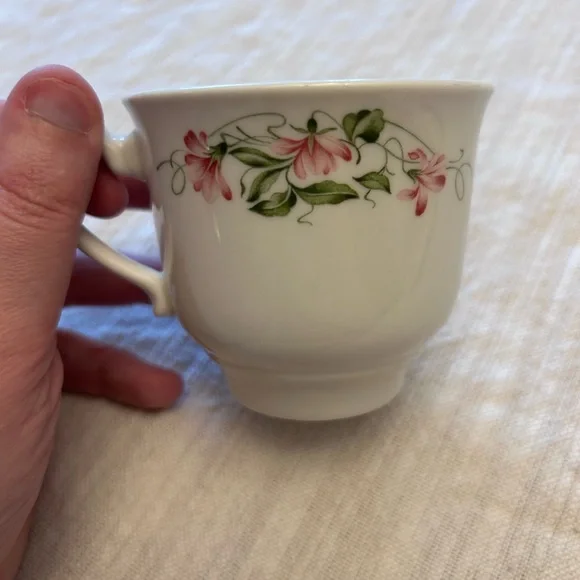 Vintage Homer Laughlin teacup, saucer, and creamer set, Pink Violets pattern - Picture 8 of 12